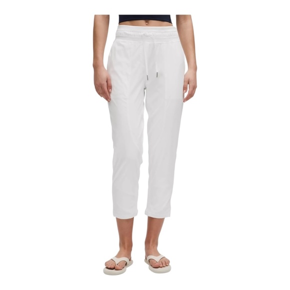 NWTLululemon Dance Studio MR Crop - WHITE - Picture 1 of 12